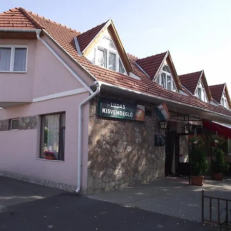 فندق مبيت وإفطار Ludas Fogado Nagyalásony